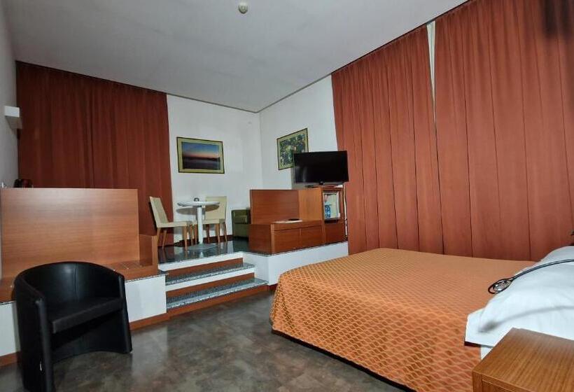 Отель Bella Italia Palace