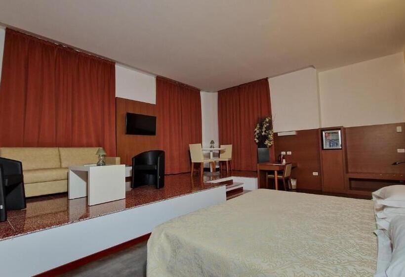 Отель Bella Italia Palace