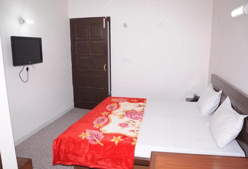 ホテル Capital O 25053  Devi Palace