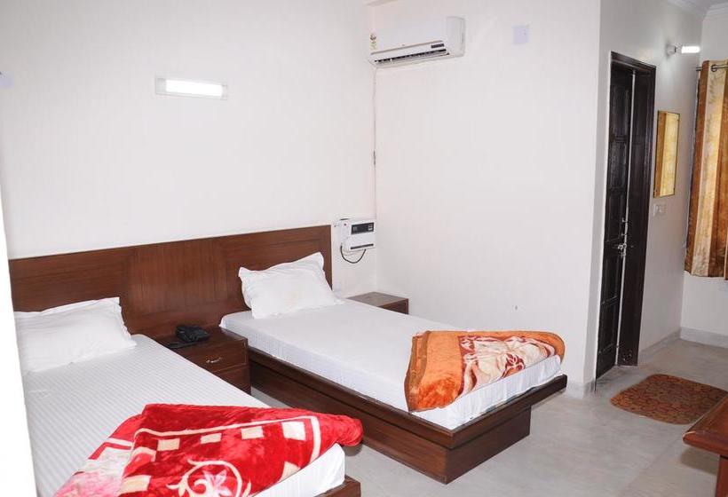 ホテル Capital O 25053  Devi Palace