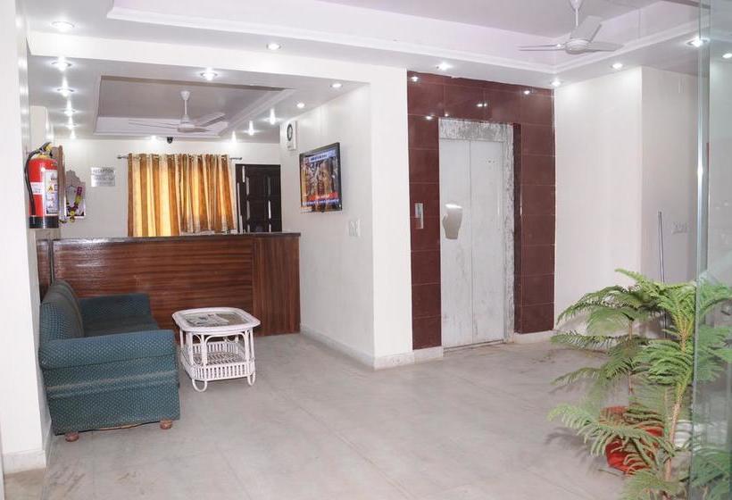 ホテル Capital O 25053  Devi Palace