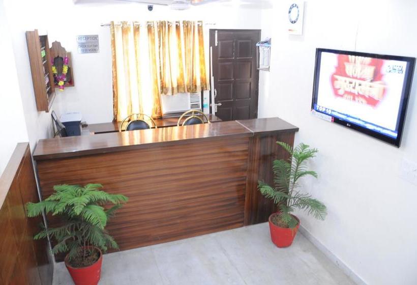 ホテル Capital O 25053  Devi Palace