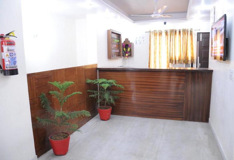 ホテル Capital O 25053  Devi Palace