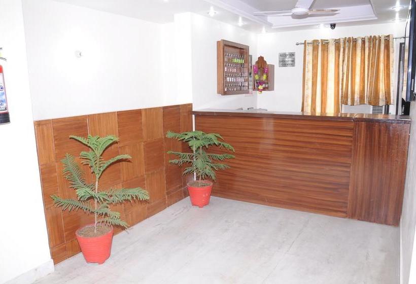 ホテル Capital O 25053  Devi Palace