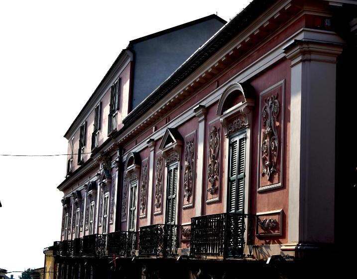 هتل La Casa Nel Borgo Antico