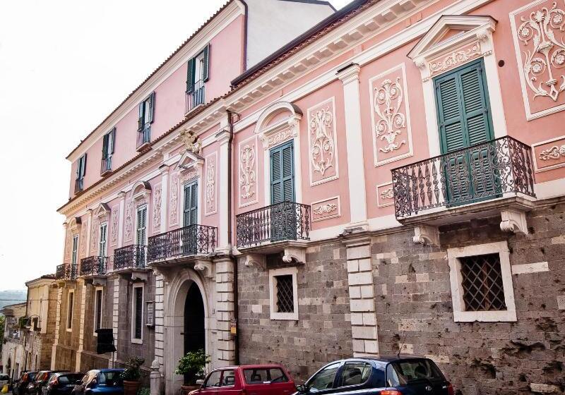 هتل La Casa Nel Borgo Antico