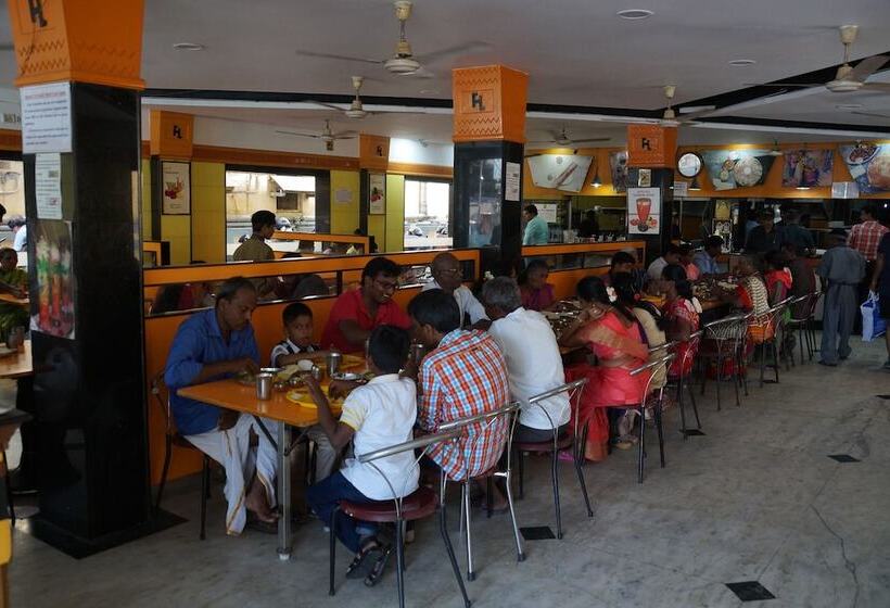 Отель Raaj Bhaavan