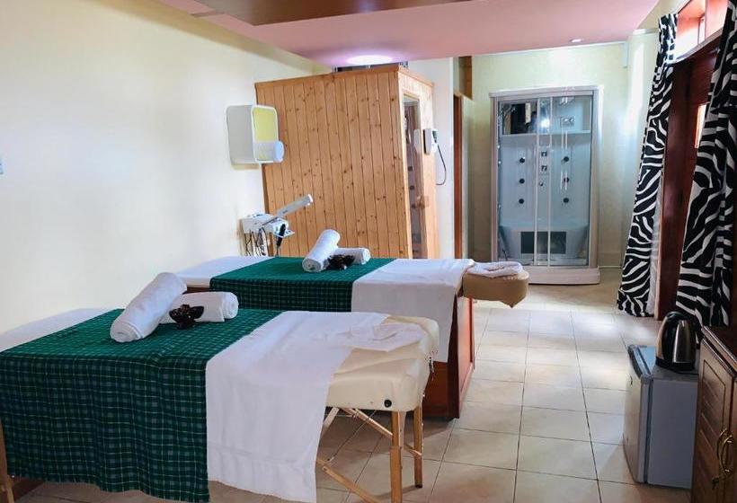 فندق Tanga Beach Resort & Spa