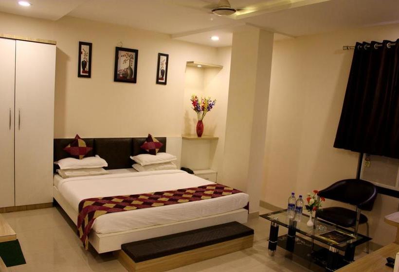 Fabhotel The A Park Lashkar