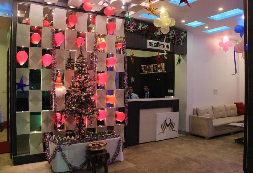 Fabhotel The A Park Lashkar