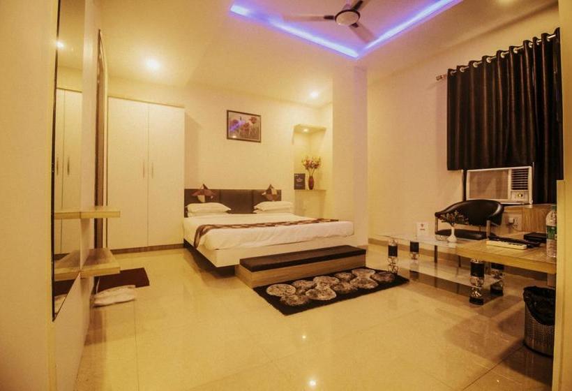 Fabhotel The A Park Lashkar