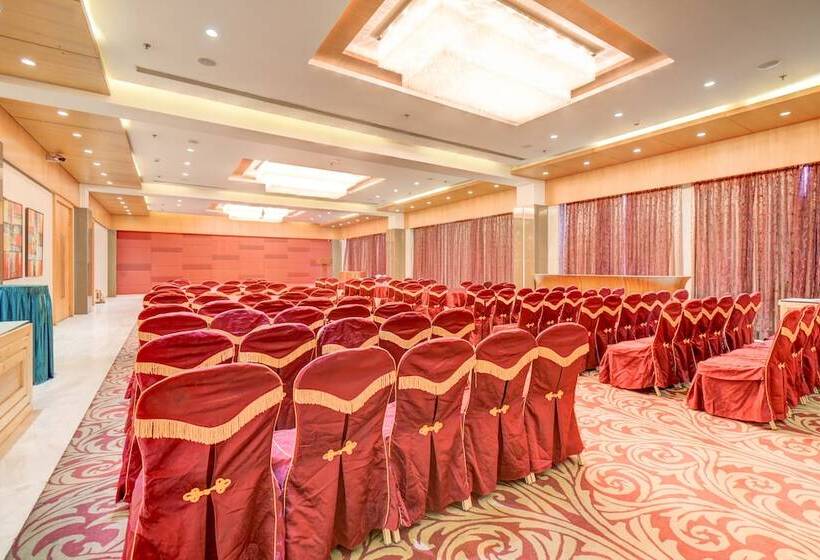 The Ssk Solitaire Hotel & Banquets