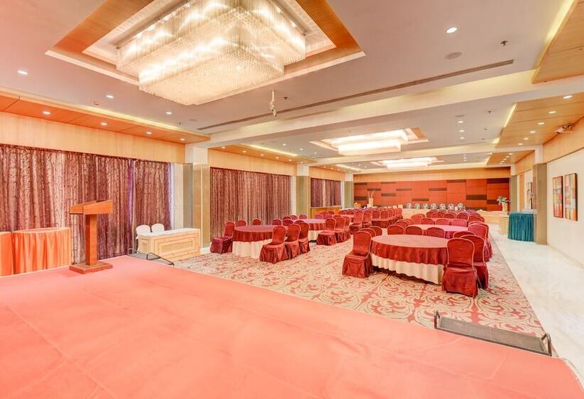 The Ssk Solitaire Hotel & Banquets