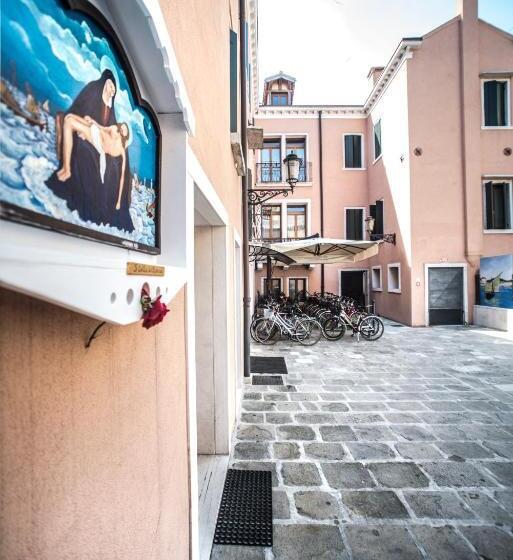 ユースホステル Domus Clugiae