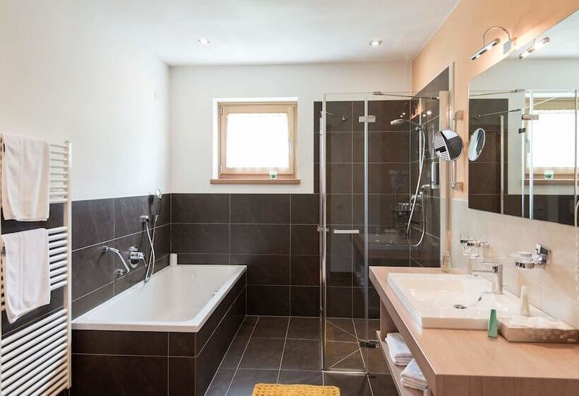 Alpine Hotel Ciasa Lara