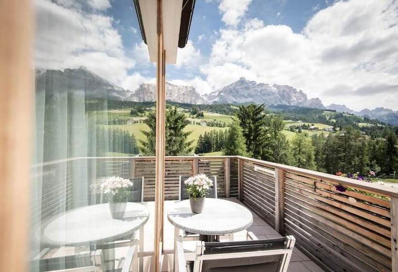 Alpine Hotel Ciasa Lara