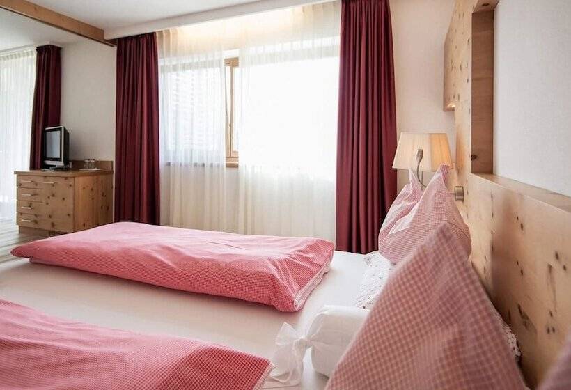 Alpine Hotel Ciasa Lara