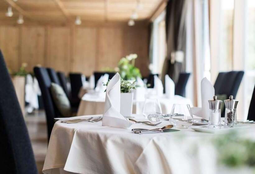 Alpine Hotel Ciasa Lara