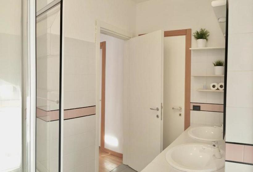 تختخواب و صبحانه Aduepassi