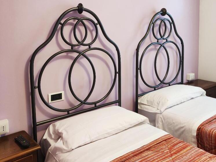 تختخواب و صبحانه Aduepassi