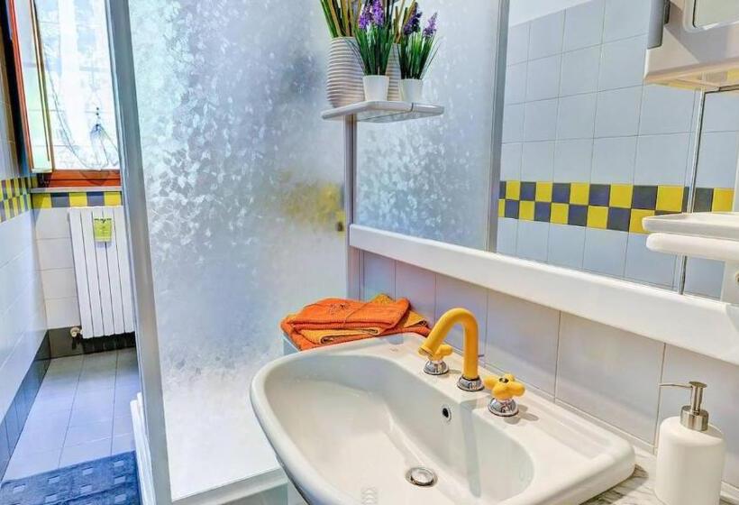 تختخواب و صبحانه Aduepassi