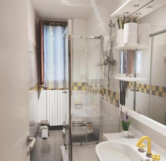 تختخواب و صبحانه Aduepassi