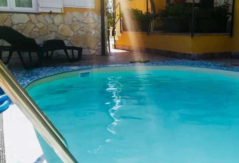 مبيت وإفطار Beatrice Home