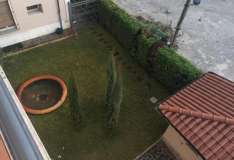 تختخواب و صبحانه Casina Dei Marsi