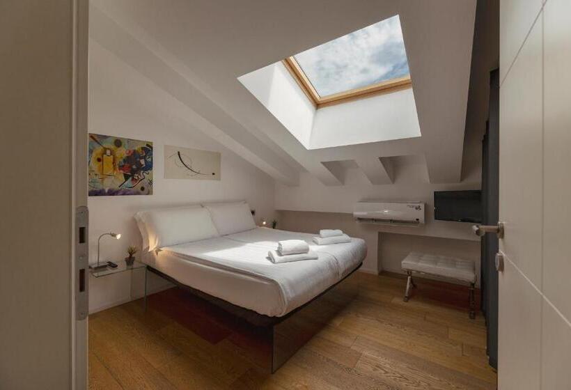 تختخواب و صبحانه Heart Of Trento Loft & Rooms