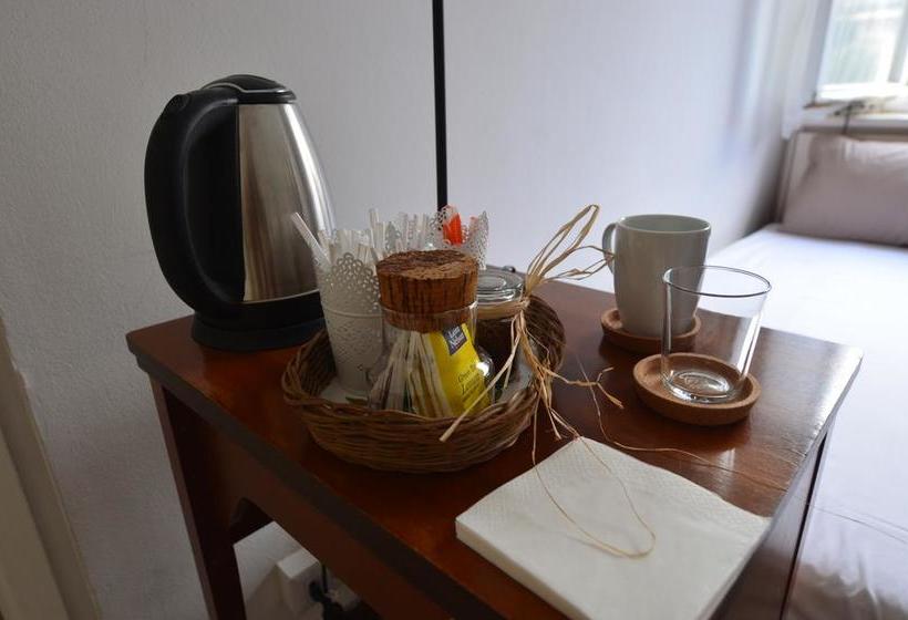 تختخواب و صبحانه M&m