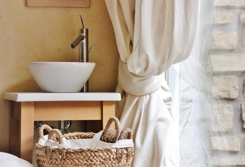 تختخواب و صبحانه Suite Finardi