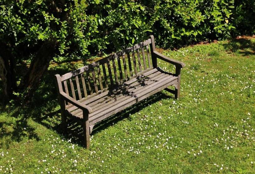 تختخواب و صبحانه Suite Finardi