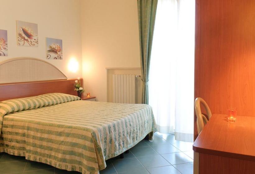 호텔 Pinetina Mare Baby Family