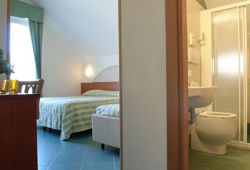 호텔 Pinetina Mare Baby Family