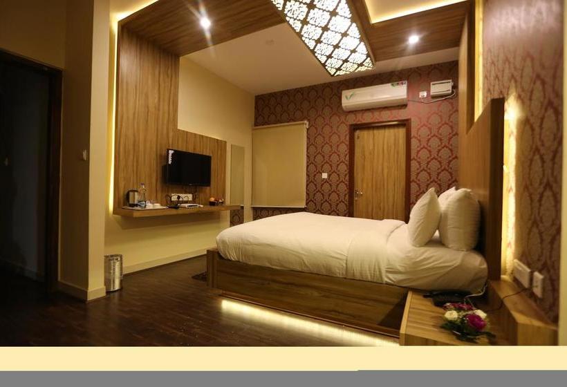 ホテル Fab Grand Savoury Suites