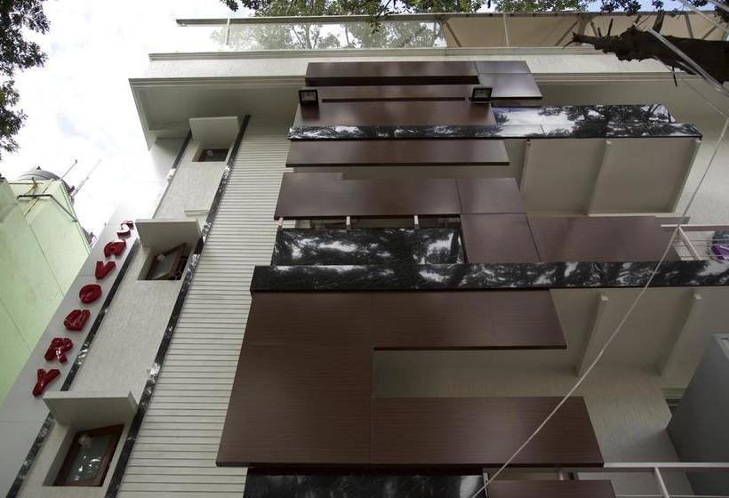 ホテル Fab Grand Savoury Suites