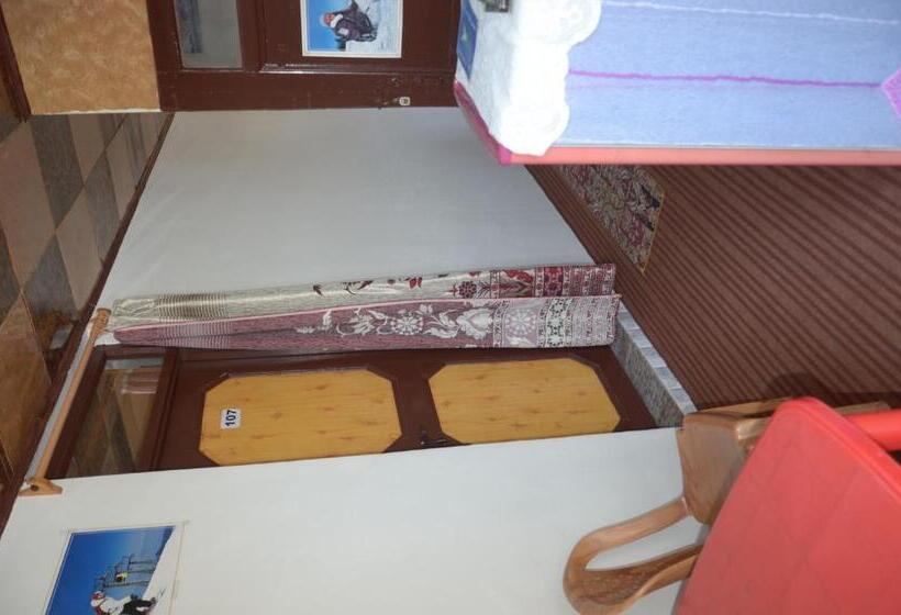 Hotel Howrah Guest House