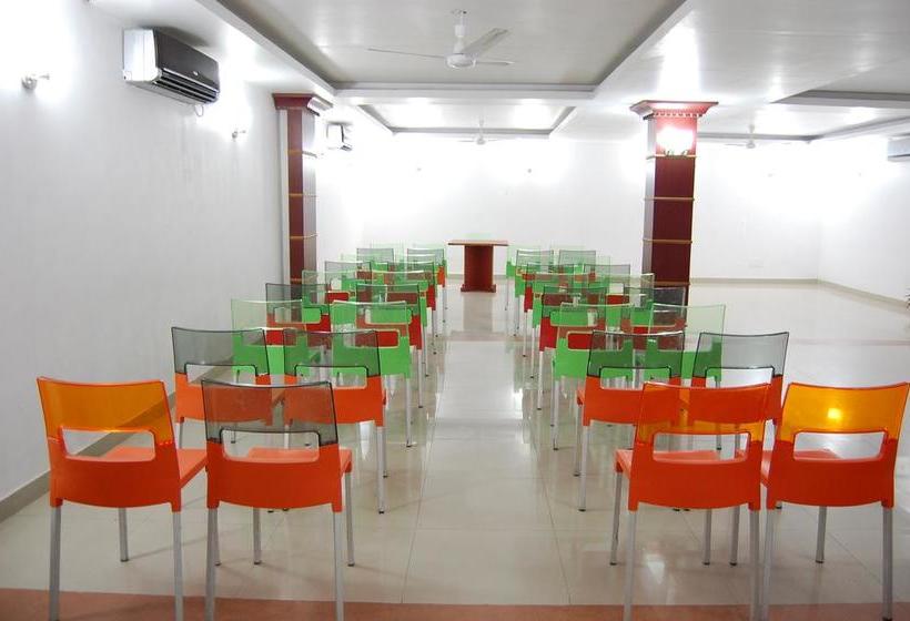 호텔 Monarch Aachal