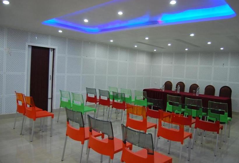 호텔 Monarch Aachal