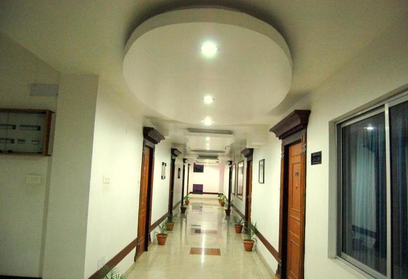 호텔 Monarch Aachal