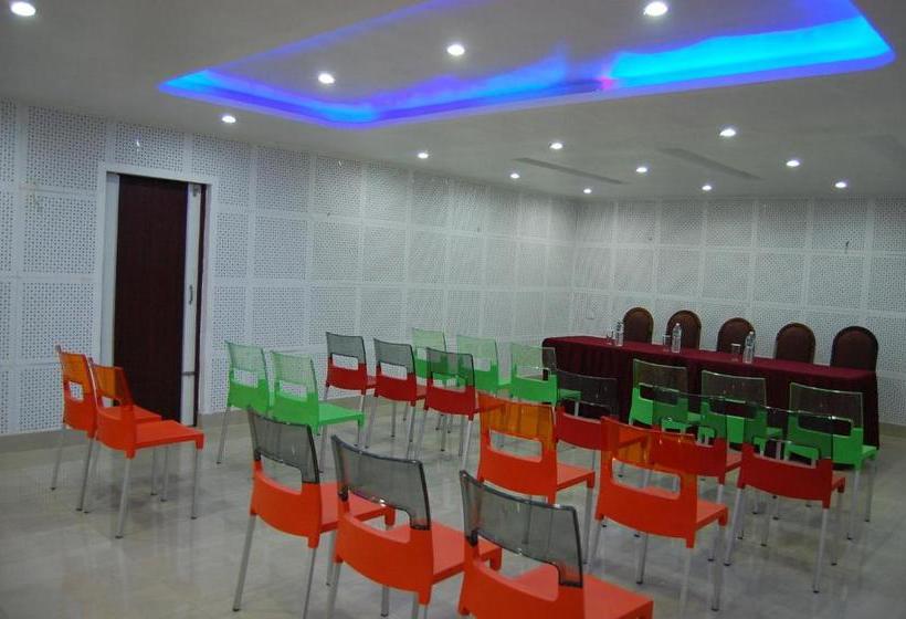 호텔 Monarch Aachal