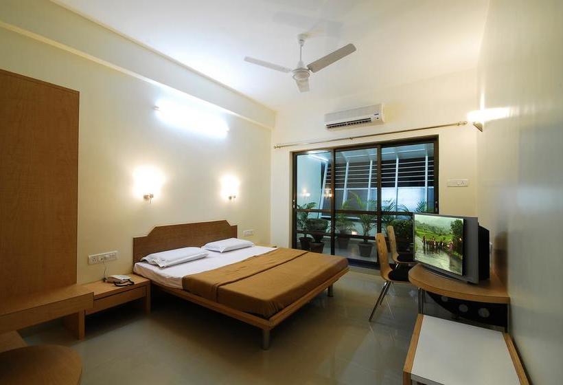 호텔 New Holiday Plaza