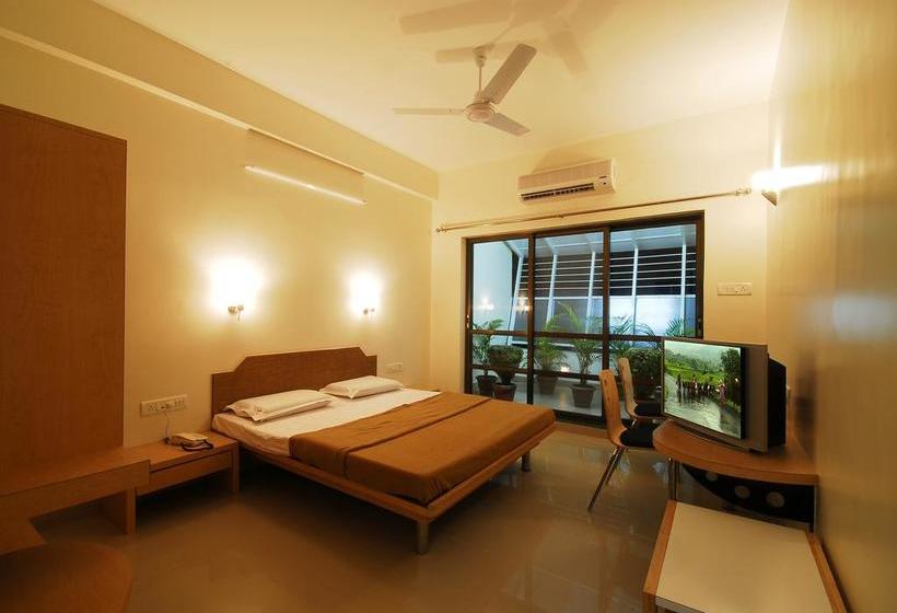 호텔 New Holiday Plaza