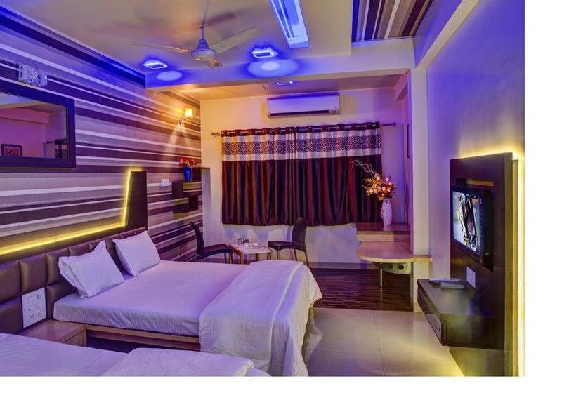 호텔 New Holiday Plaza