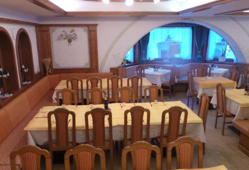 ホテル Pordoi   Fam Furgler