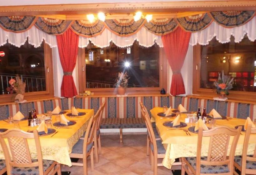 ホテル Pordoi   Fam Furgler