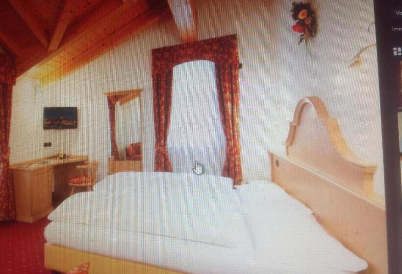 ホテル Pordoi   Fam Furgler