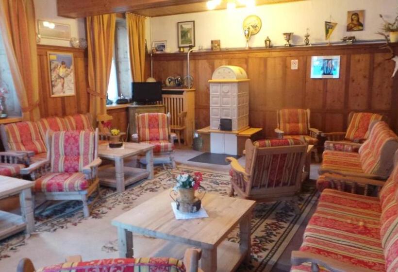 ホテル Pordoi   Fam Furgler