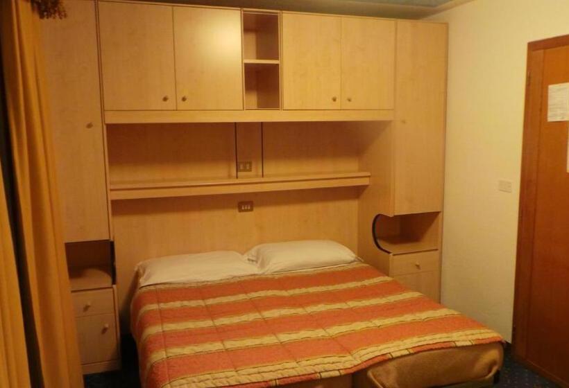 ホテル Pordoi   Fam Furgler