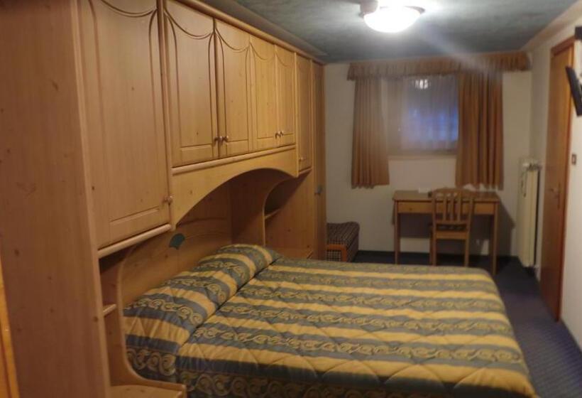 ホテル Pordoi   Fam Furgler